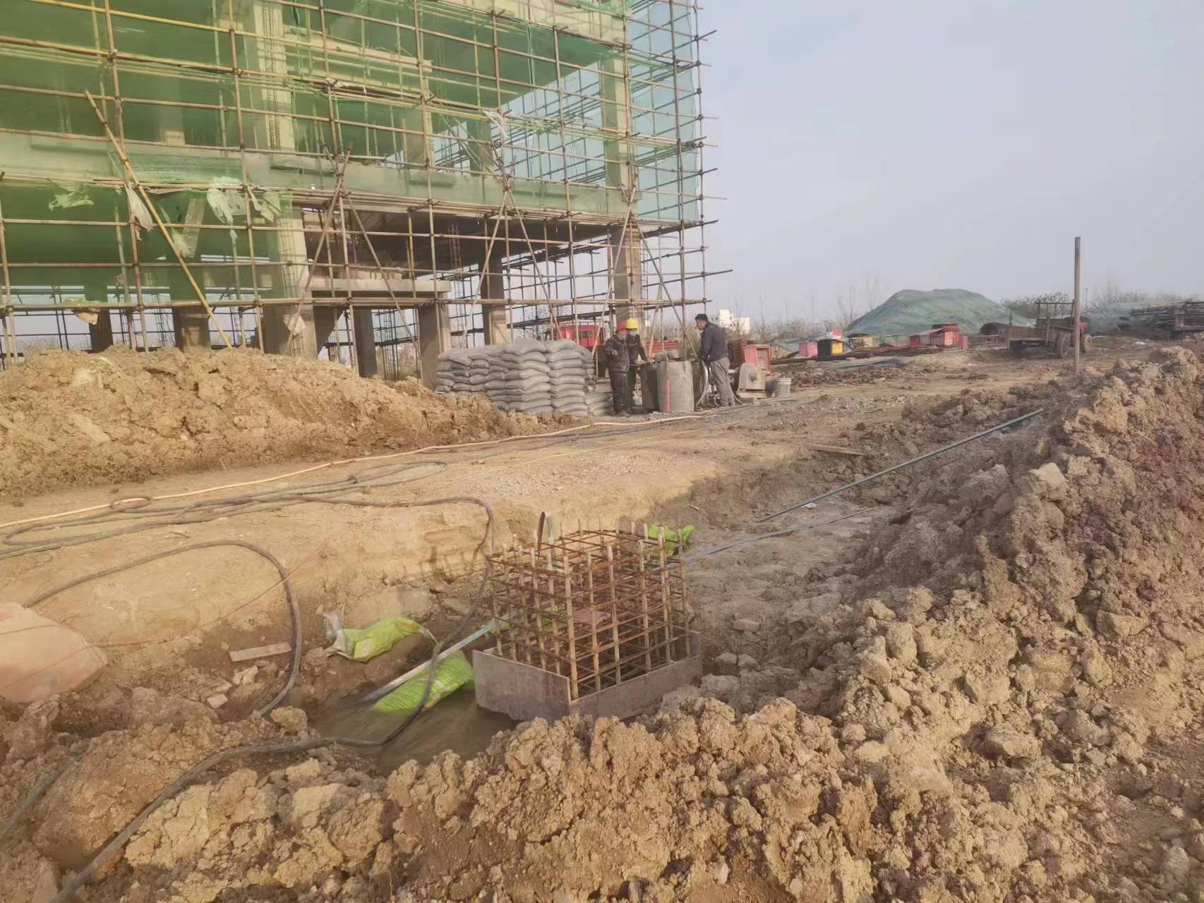 西湖当桥梁出现裂缝的时候应该及时加固修补